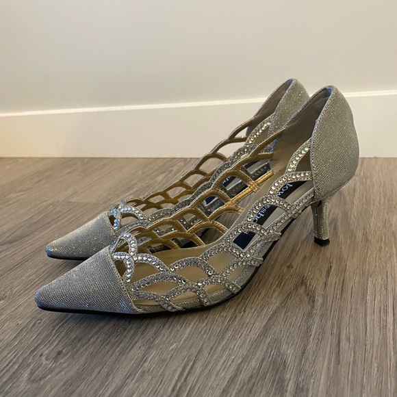 Gorgeous Shimmery Special Occasion Town Shoes Heels - Picture 4 of 6